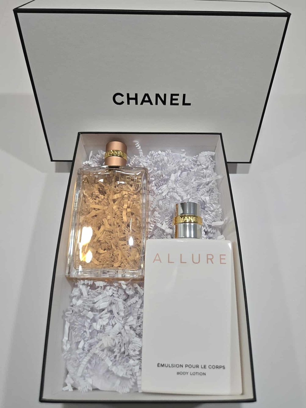 CHANEL ALLURE SET: Eau De Parfum 3.4 OZ and Body Lotion 6.8 OZ New In Chanel Box - Picture 2 of 13